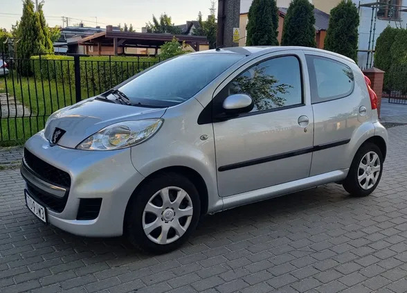 kujawsko-pomorskie Peugeot 107 cena 13200 przebieg: 160000, rok produkcji 2011 z Tuchola